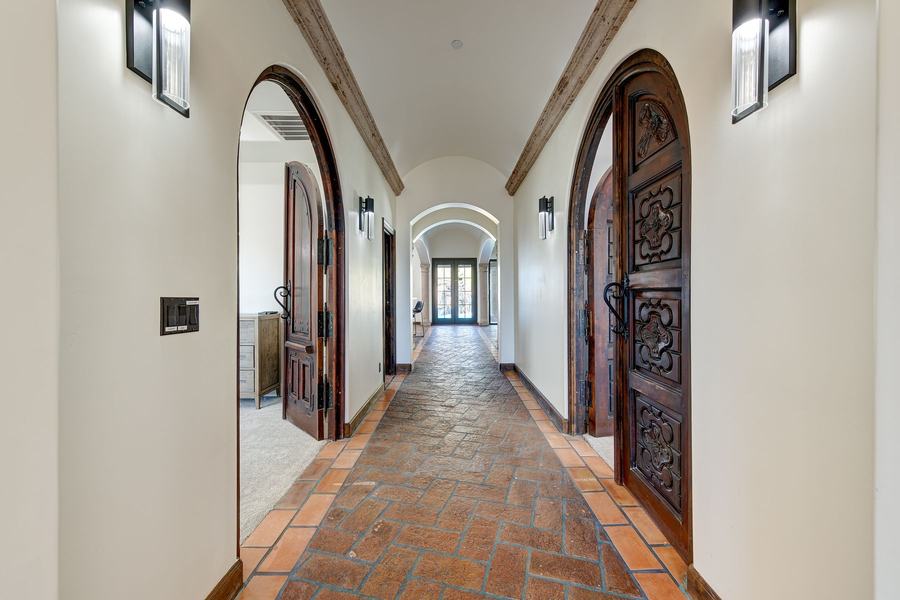 Grand Entry with Guest Suites
