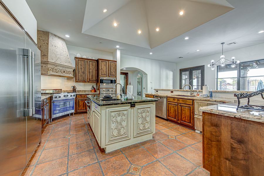 Large Open Kitchen with High-End Finishes
