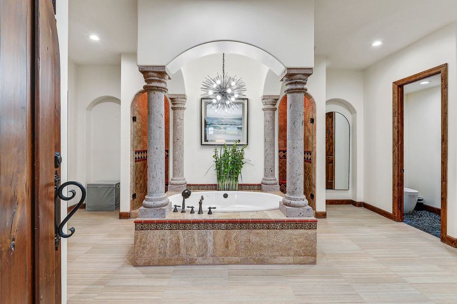 Primary Suite Soaking Tub