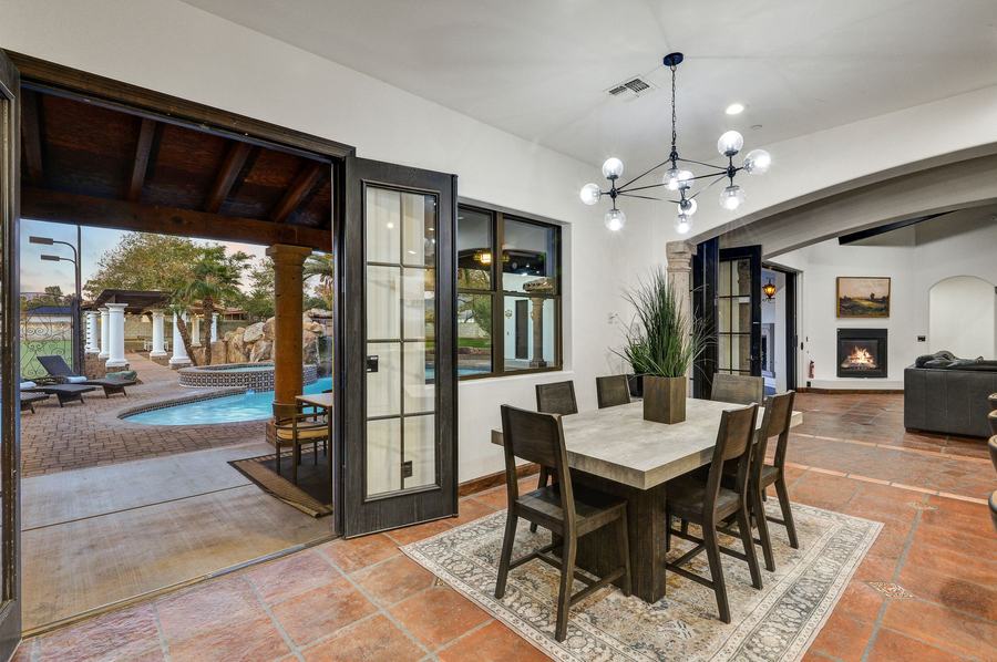 Dining Area with Ample Seating