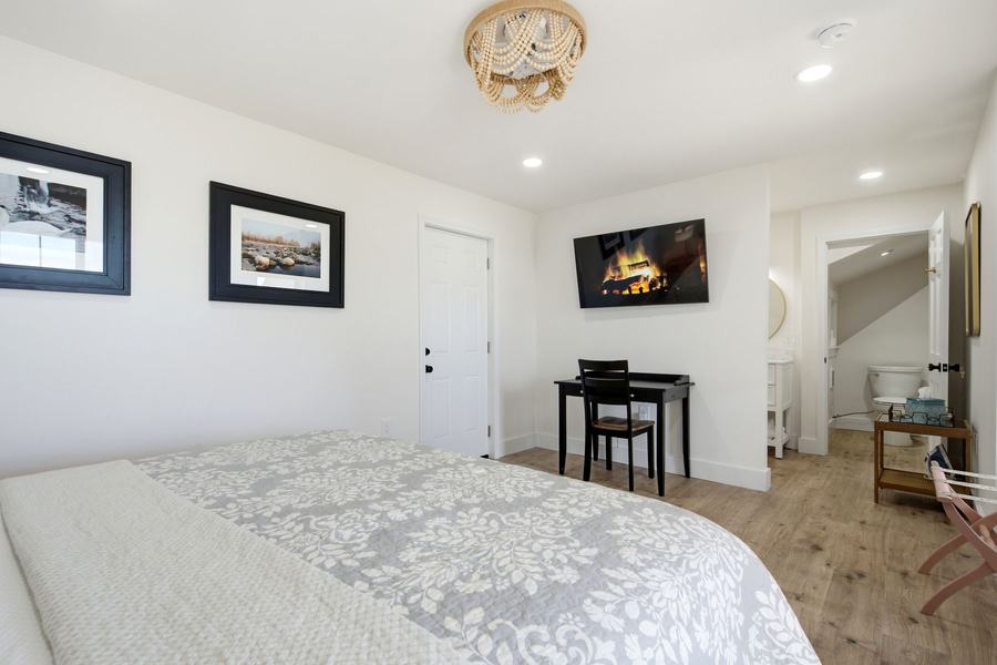 Spacious Penthouse A king room with smart TV, artwork, seating, and en-suite bathroom access