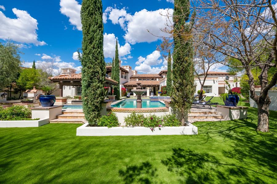 Massive Heated Pool Courtyard with Swim-Up Bar & Fountains