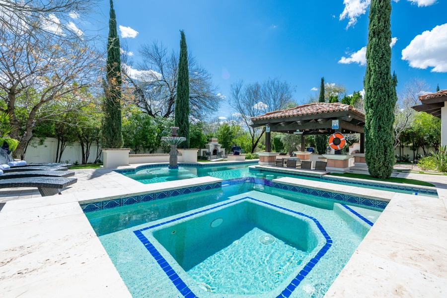 Pool, Spa, Fountain & Outdoor Lounge Courtyard