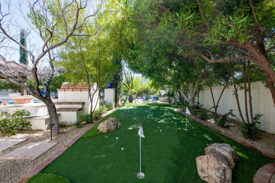 The Private Putting Green at Valley Vista